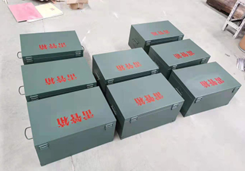 七坊镇炸药箱和雷管箱一般是怎么存放的？